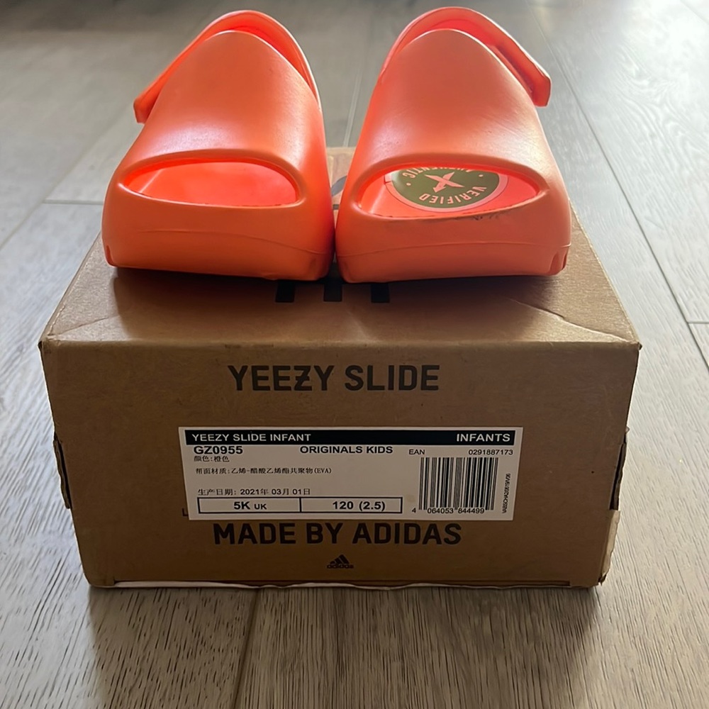 5K infant Yeezy slides